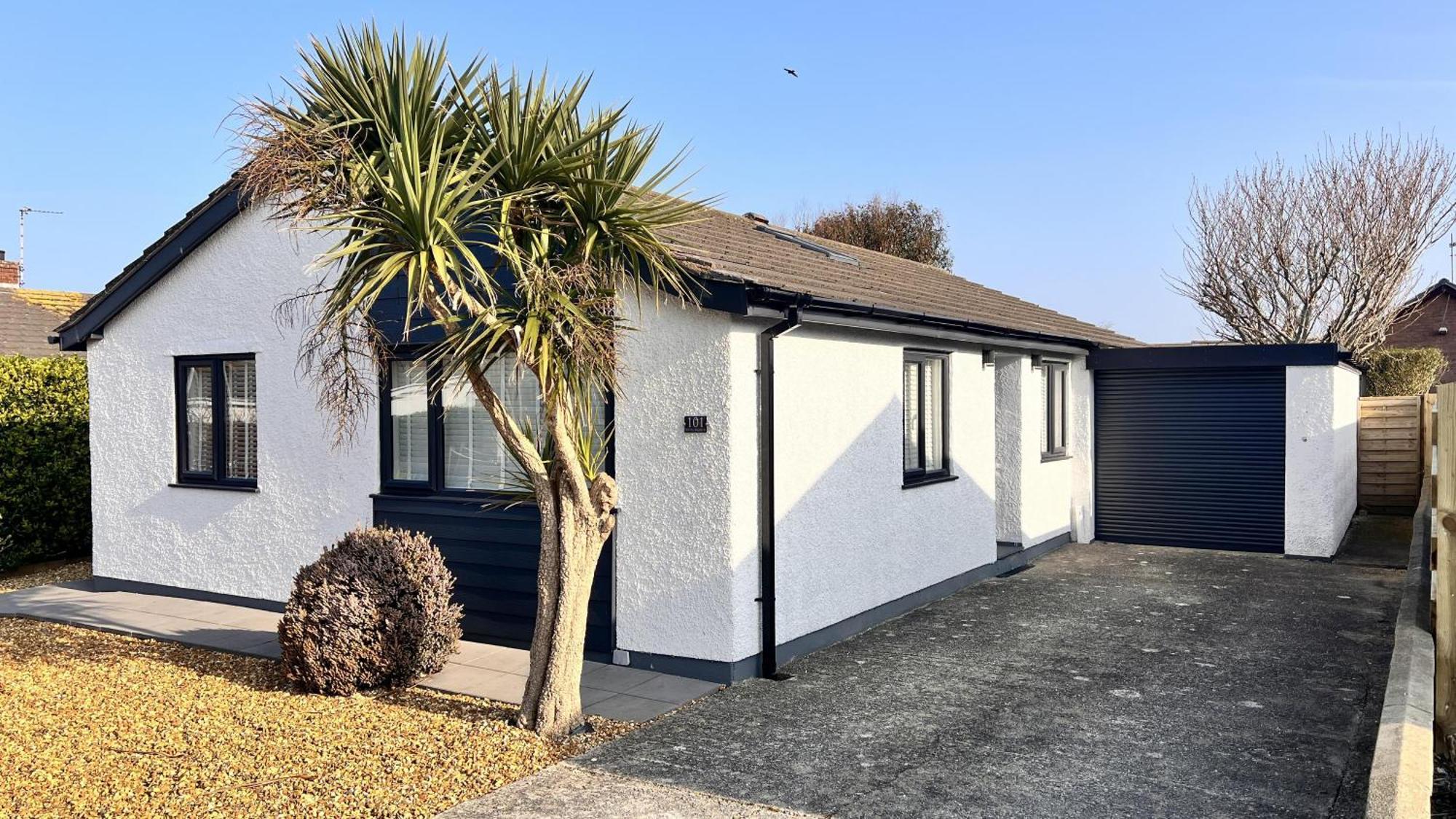 Stylish Modern Home With Parking Enclosed Garden Holyhead Exterior foto
