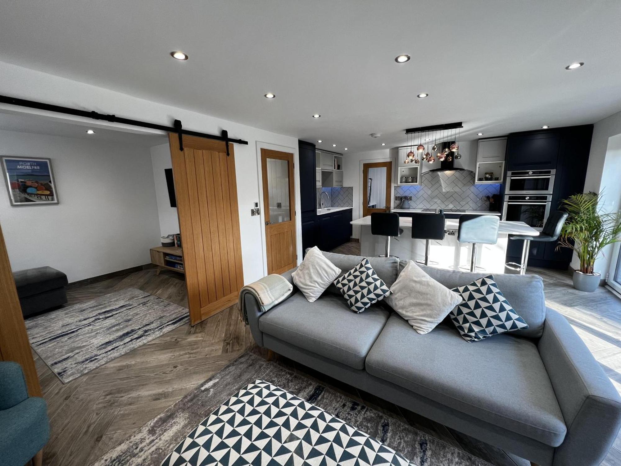 Stylish Modern Home With Parking Enclosed Garden Holyhead Exterior foto