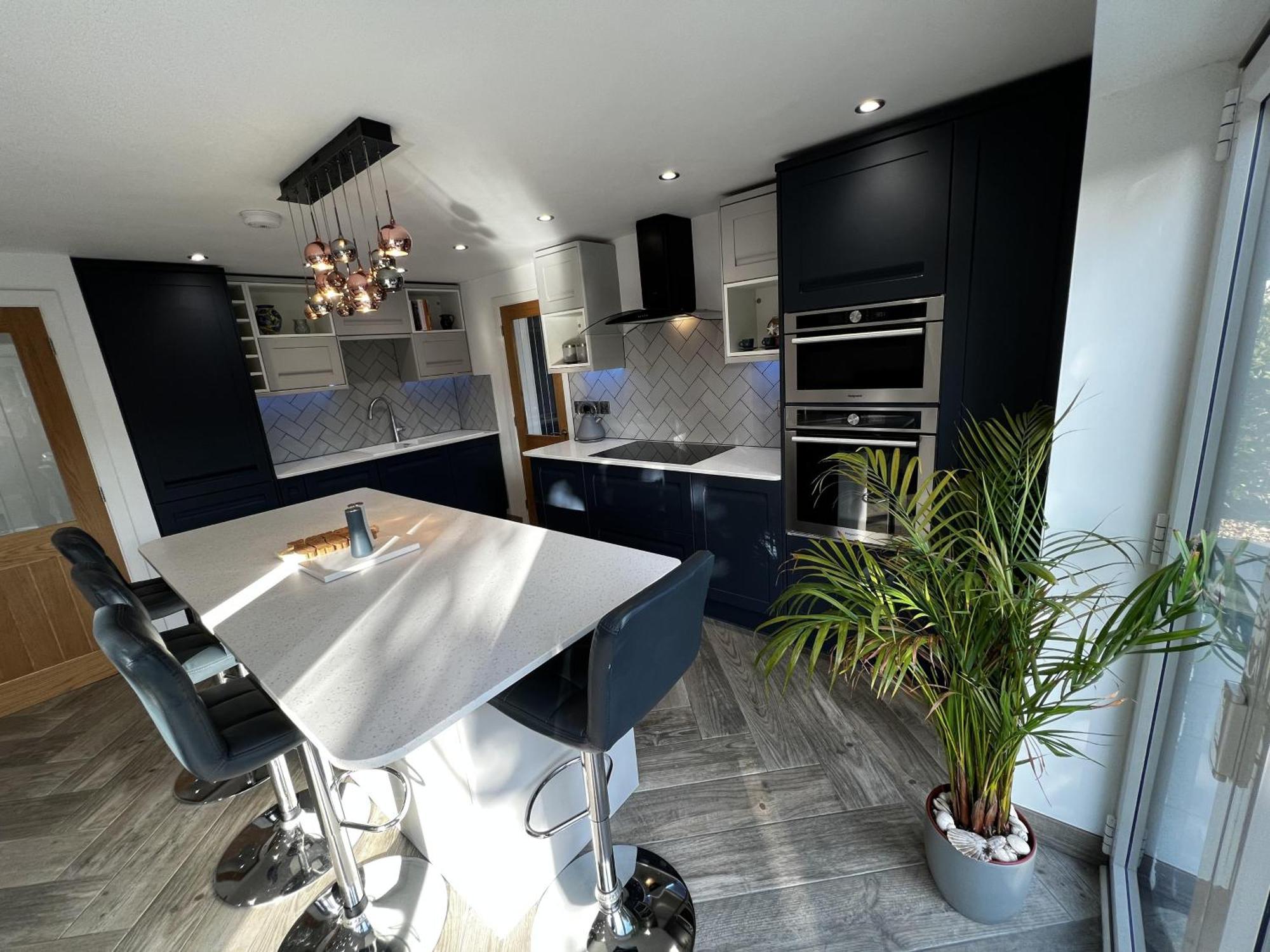 Stylish Modern Home With Parking Enclosed Garden Holyhead Exterior foto